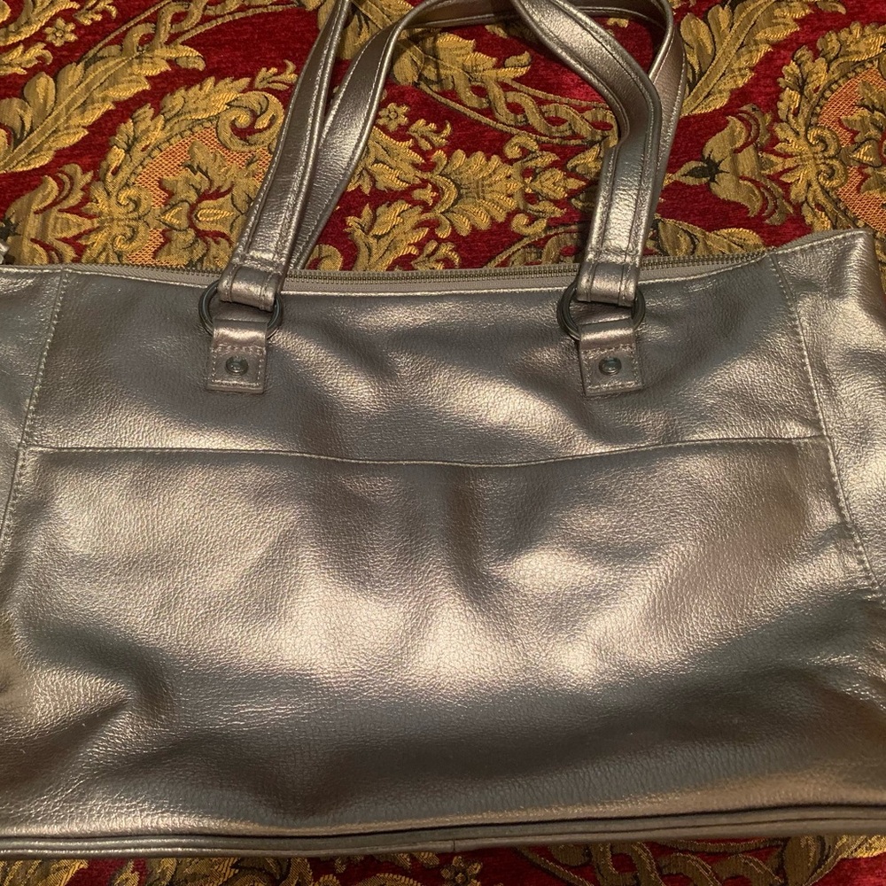 Calvin Klein Silver Tote Bag Elegant and Functional